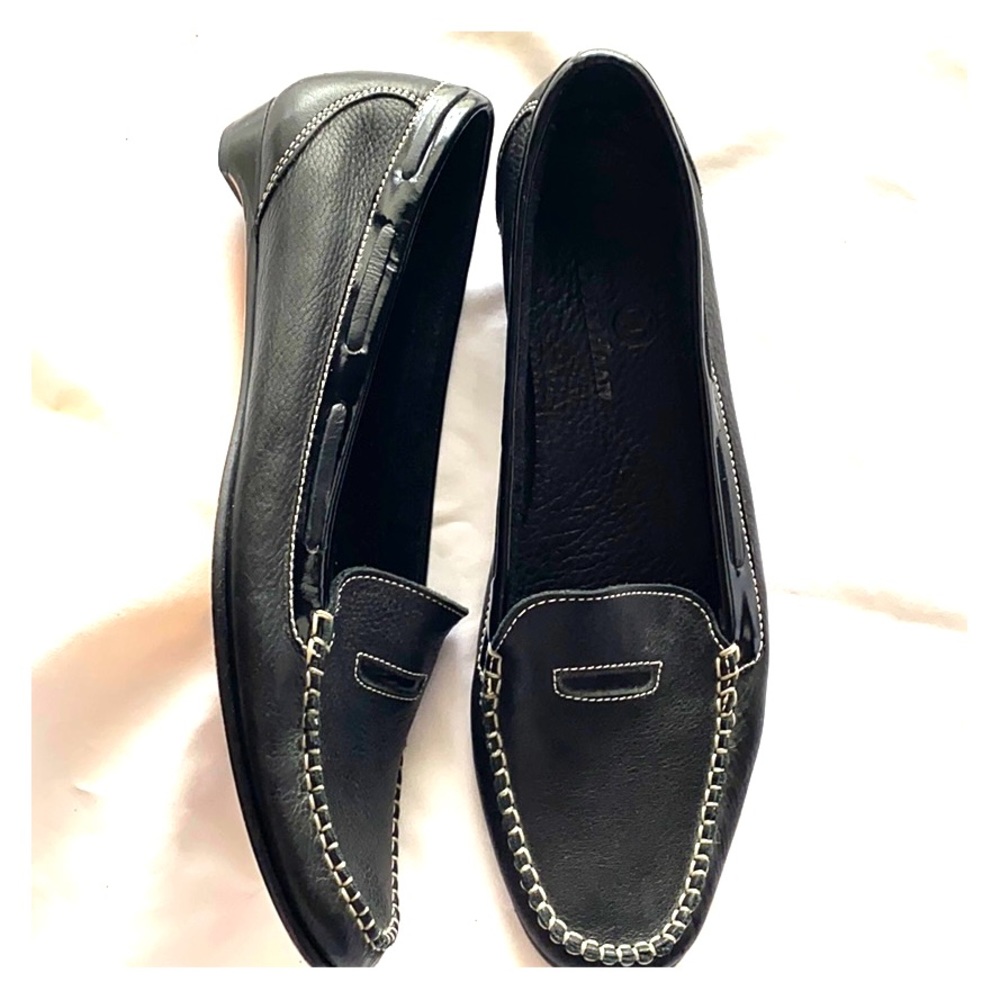 Cole Haan Black Leather Penny Loafer style 6.5 EUC